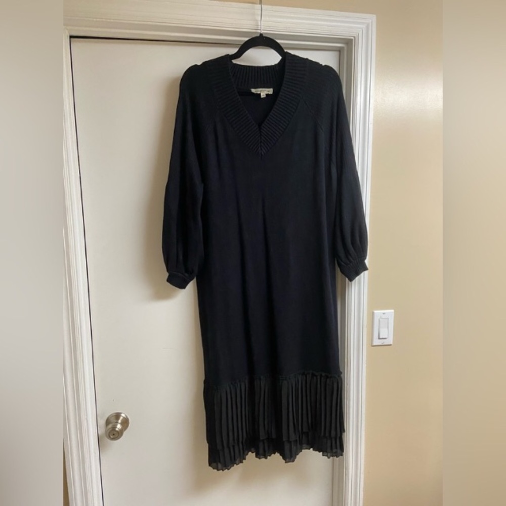 Black V-Neck Midi Dress | SundayUp